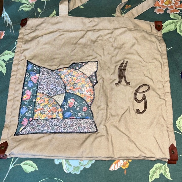 Vintage quilted book bag • monogrammed • leather • pockets• patchwork - Picture 3 of 8